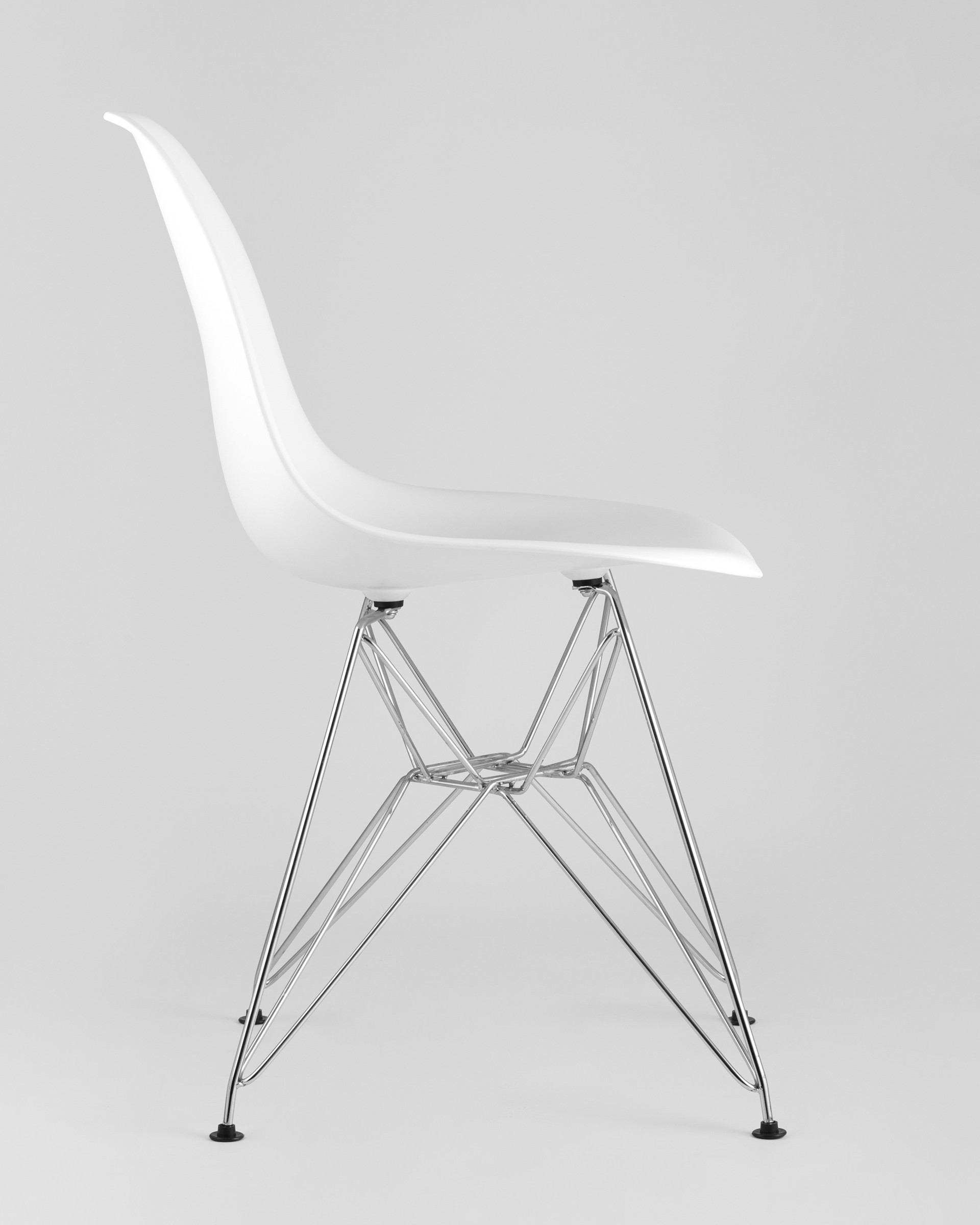 1-eames-dsr-belyj