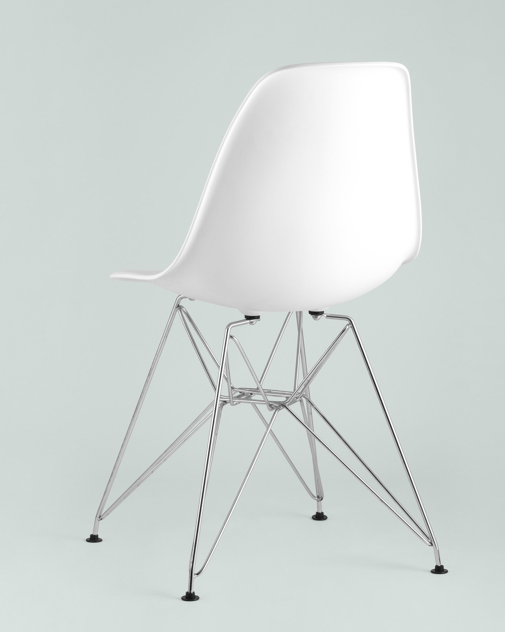1-eames-dsr-belyj