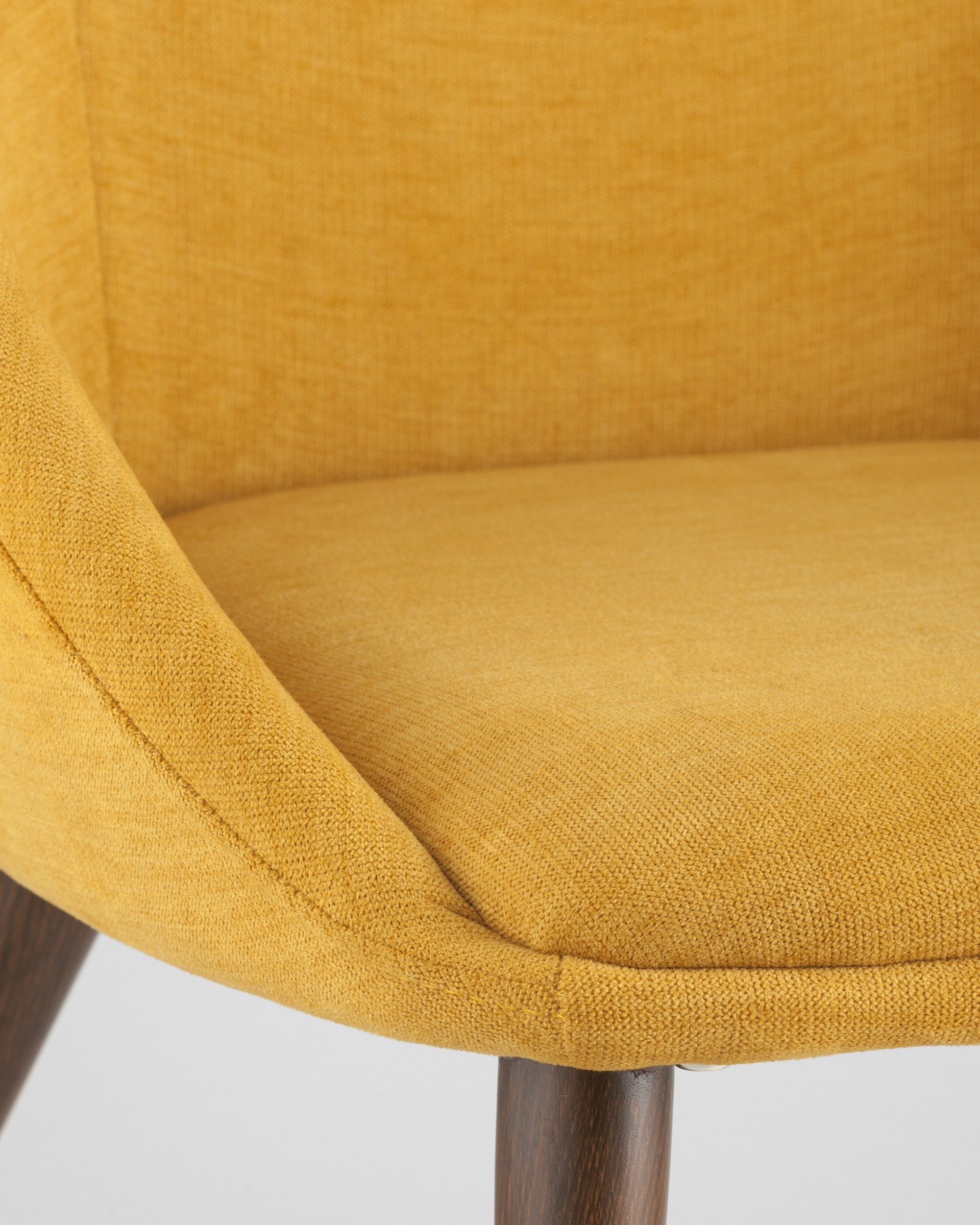 Stul_Kvini_zheltyj__8_