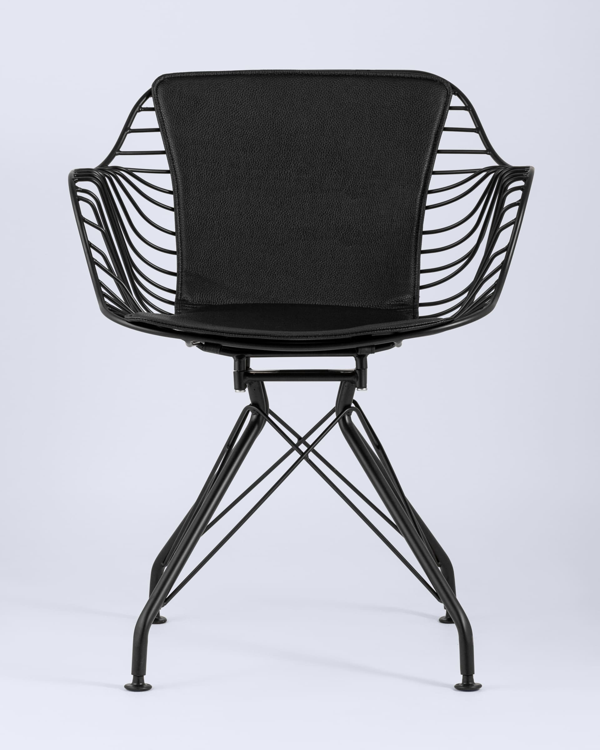 kreslo-thomas-chernoe-s-chernoj-podushkoj_Gray