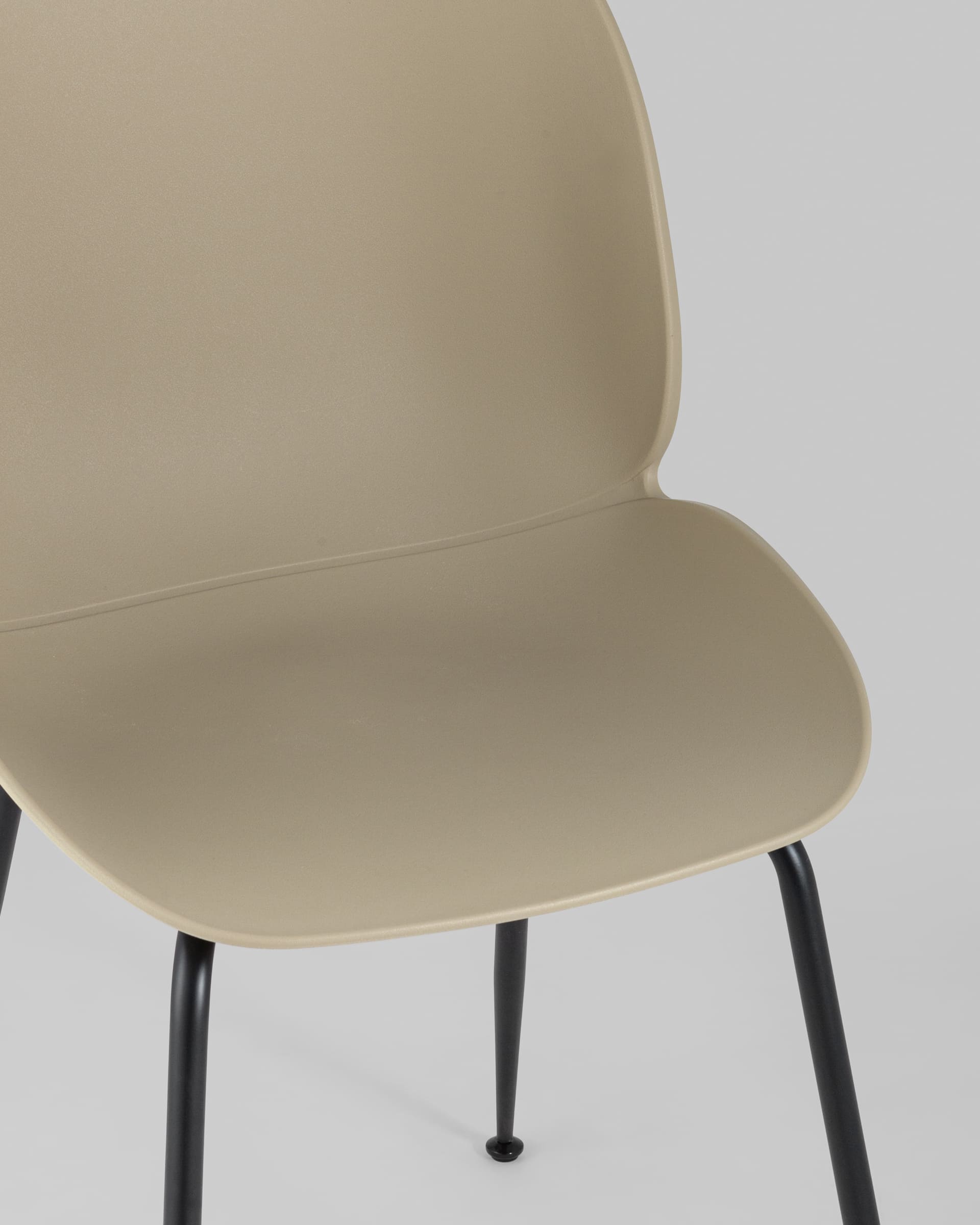 stul-beetle-plastik-bezhevyj_Gray