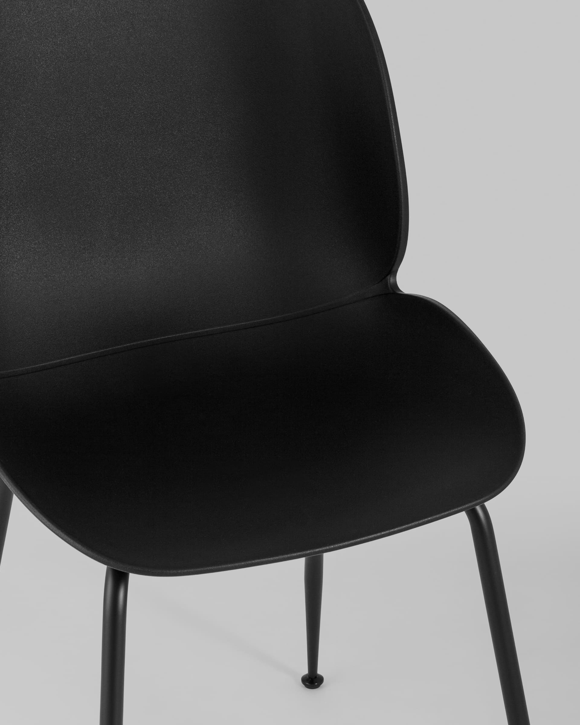 stul-beetle-plastik-chernyj_Gray