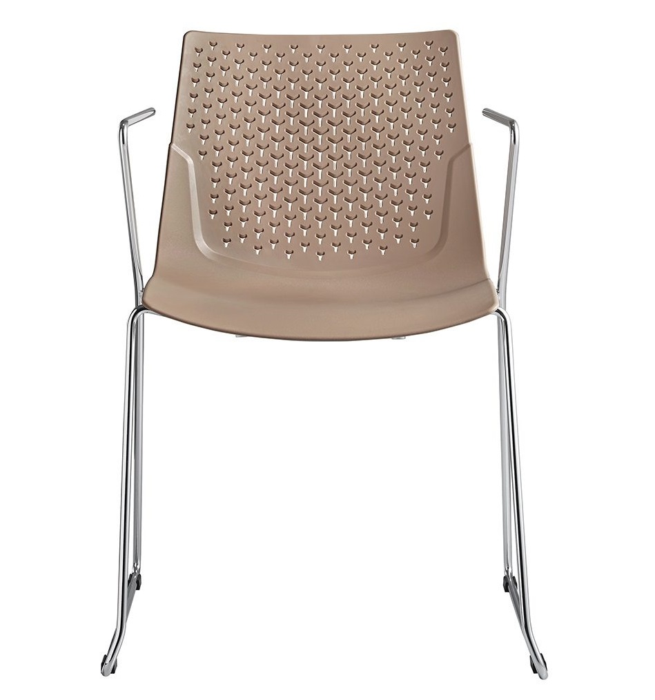 stul-s-podlokotnikami-krajm-korichnevyj