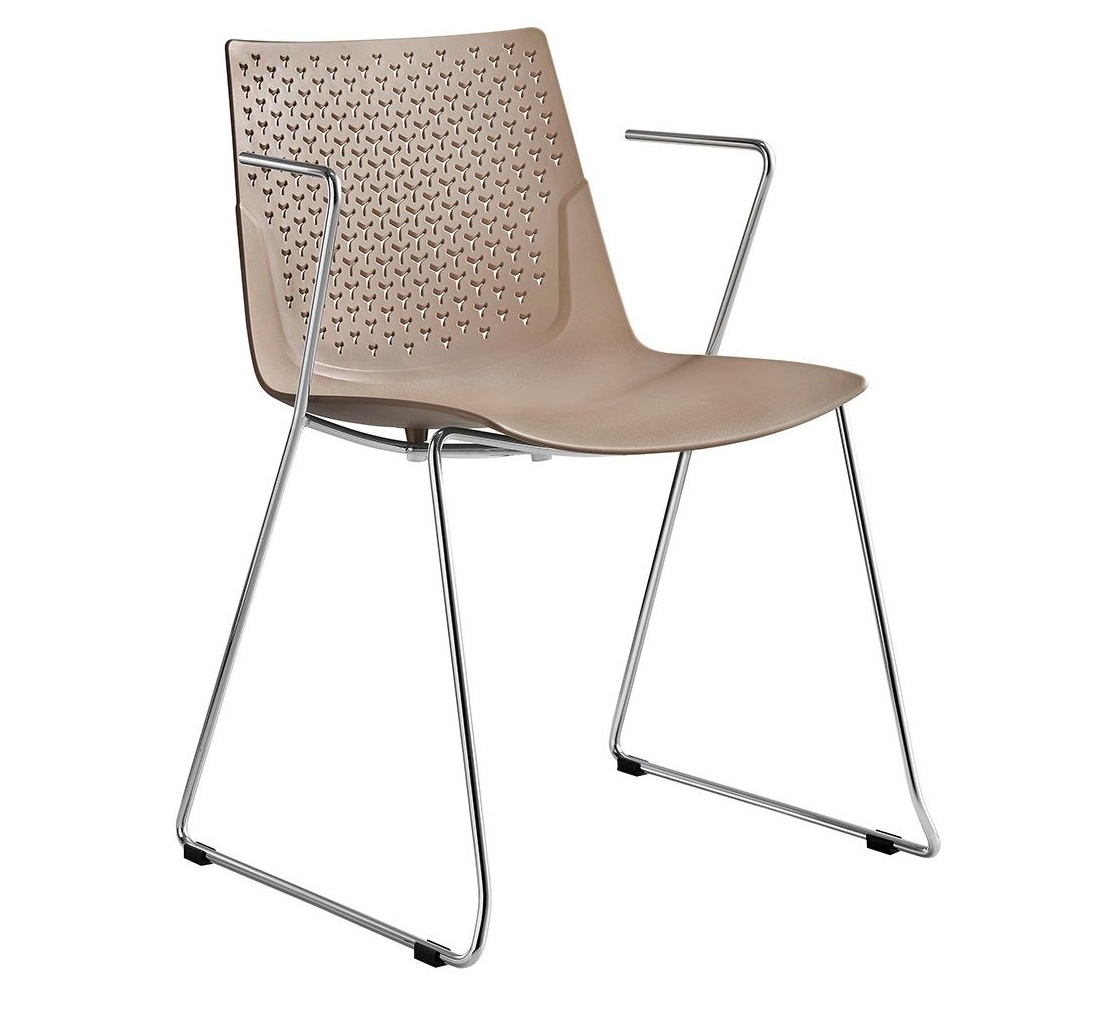 stul-s-podlokotnikami-krajm-korichnevyj